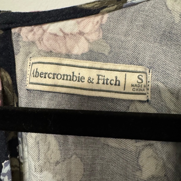 Abercrombie & Fitch Floral Romper – Size Small - Picture 2 of 2